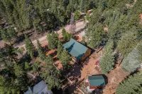 Cozy Cabin & Hot Tub Pet Friendly with AC and Fast WiFi in Duck Creek Village - Alppimaja