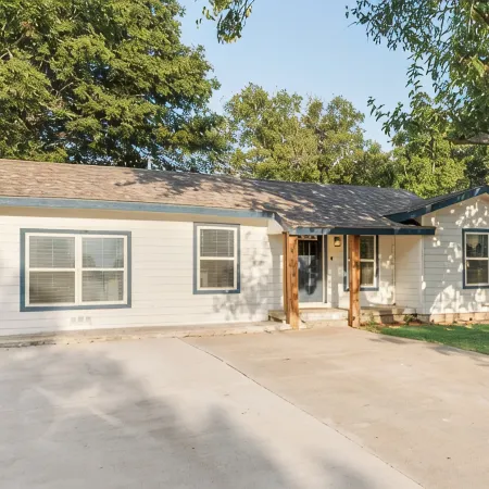 WALK TO THE STADIUM from STADIUM CIRCLE DR, a cozy 3-bedroom house in Arlington