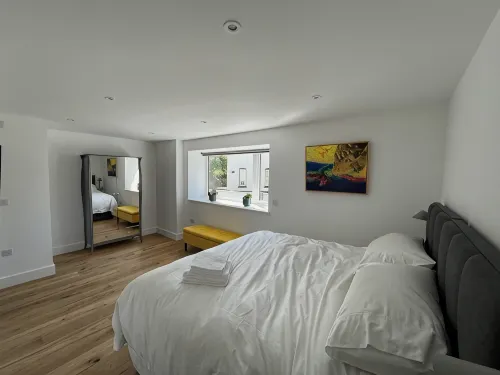 2 Bedroom Canalside Apartment in Bude, Walking Distance to Sandy Beach and Town - Wifi