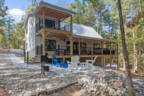 Ozark Shores- Lakefront, Hot Tub, Air Hockey - Homestays
