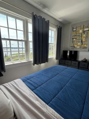 Beautiful Studio overlooking the Mystic River - Apartments