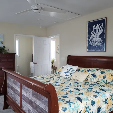 Minutes to de Turf Fields. Quiet Beach Community.