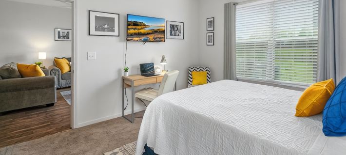 Spacious Extended Stay - Pool & Gym Hotels in Madison
