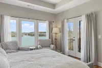 New! Lakefront with Views from Every Window - With Dock, Fire Pit, BBQ, Kayaks - ブティック