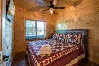 Luxury Mountain Escape: Hot Tub, Pool Table, Pool,  Mountain Views - Near Town - Tiny Houses