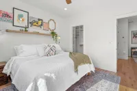 Downtown Modern 3-Bed Townhome with Bright, Upgraded Interiors & Books to read - balcony