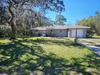 Cozy 3-bedroom house in peaceful Spring Hill with WiFi, AC. Sleeps up to 15 - 3 tähden