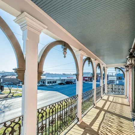 Enjoy Beautiful Historic Franklin Here!