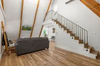 Walk to water! Private Lake Front A-Frame Cabin on Table Rock - Chalets
