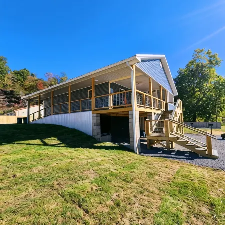 Delightful 3-Bedroom Home on the New River