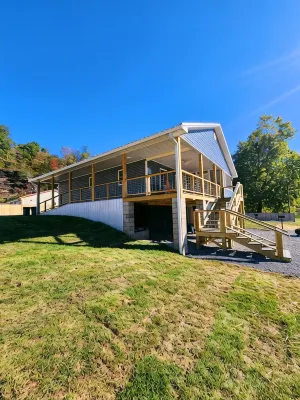 Delightful 3-Bedroom Home on the New River - Wifi
