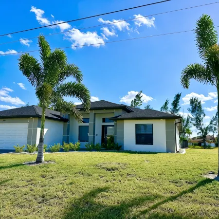 New family sized Pool Villa on freshwater canal