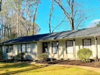 Modern and Stylish Creekside Retreat Home - Walk to Downtown - 3-Star