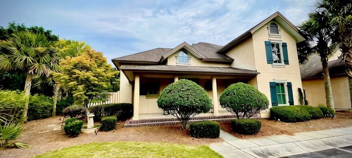 Beautiful 4BR/4BA.Close to HHI/SAV/BEU, 5 minutes to Palmetto Bluff's entrance Hotels in Bluffton