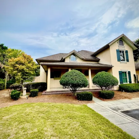 Beautiful 4BR/4BA.Close to HHI/SAV/BEU, 5 minutes to Palmetto Bluff's entrance
