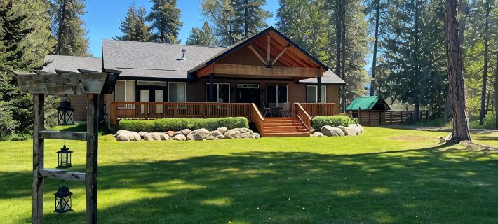 Cozy 2+ bedroom riverfront house in tranquil Cle Elum. Your home away from home. Hotels in Kittitas County