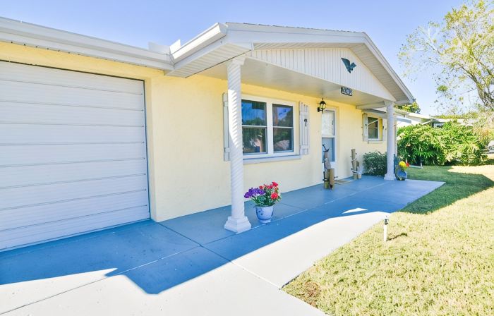 GREAT LOCATION WATERFRONT, HEATED POOL! BEAUTIFUL SUNSETS, ALL PETS STAY FREE!