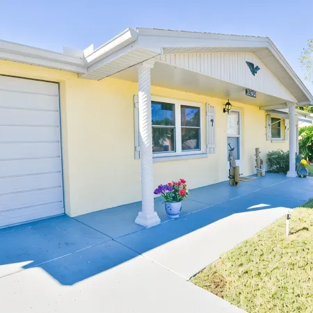 GREAT LOCATION WATERFRONT, HEATED POOL! BEAUTIFUL SUNSETS, ALL PETS STAY FREE!