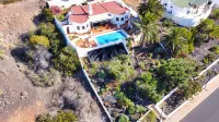 Spectacular rental home - Ocean and mountain view. Heated pool. Sleeps 6 - Private Pools