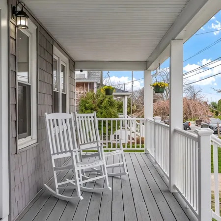 Entire House Minutes from Newport, RI. Near Beaches.