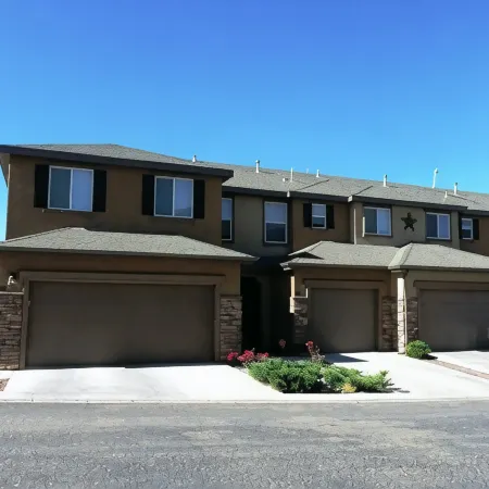 Super cute, family friendly, pool, rec room, near Zion, Bryce, & Shakespeare