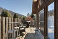 Hot Tub, Private, Rustic Elegance, Visit Barn Animals, Hammocks, 10Miles to Avl. - 샬레 호텔