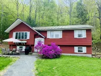 Perfect Lake or Mountain Getaway Less Than 5 Minutes Away - Homestays