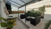 Maison 2 Personnes Avec Garage Terrasse 5 Minutes Tour Magne/proche Centre Ville - บังกะโล