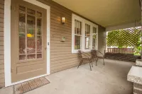 New Listing! Charming home two blocks from Galena Main St with deck and parking - 3つ星