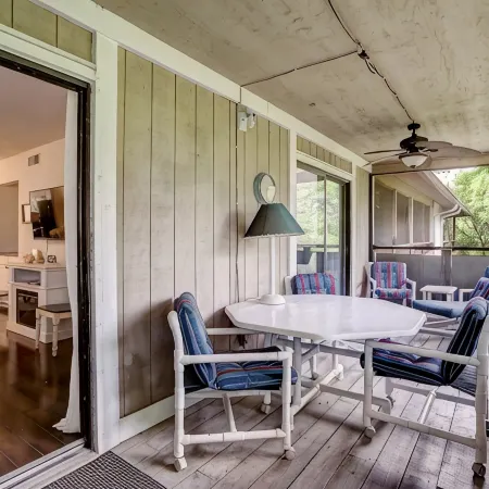 Short walk to the beach- 2BR, 2BA “Tranquility on Amelia"