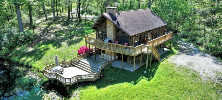 Private Cabin with Pond on Family Farm Hotels in Sankt Clair County