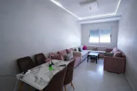 Charming 2-Bedroom Apartment with Garden View in Martil - Balkon