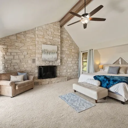 Lake Travis Oasis, Pool, Hot Tub, Lake Views, Near Marinas & Austin!