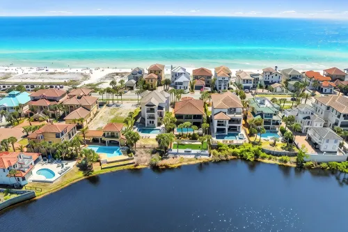 Biggest Yard in Area, Spa, Movie Theater & Game Room, On Lake&Across Gulf, 7 Bed - Jacuzzi