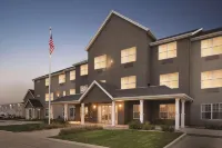 Country Inn & Suites by Radisson, Cedar Falls, IA - parking
