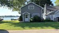 Wampler’s Lake Adorable 3-bedroom Lakefront Cottage 🏡🐟🛶☀️ - Boutique