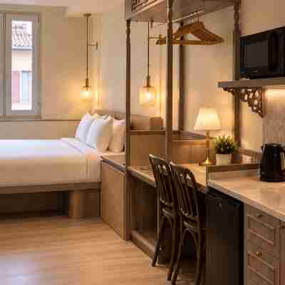 Newly Refurbished- Heritage Collection on Smith Rooms