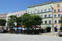 Bayerischer Hof Hotels near Mautnerschloss