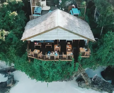 Cosmos Bungalows Hotels in Bonto Bahari
