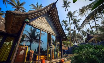 Absolute Beachfront Villa Laut