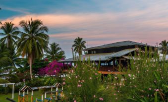 Playa de Oro Lodge