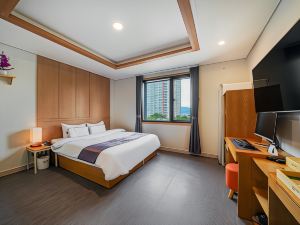 Changwon Masan Amor Hotel