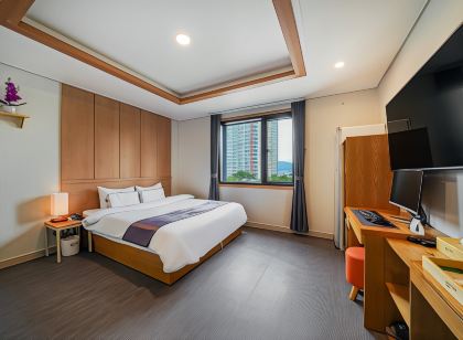 Changwon Masan Amor Hotel