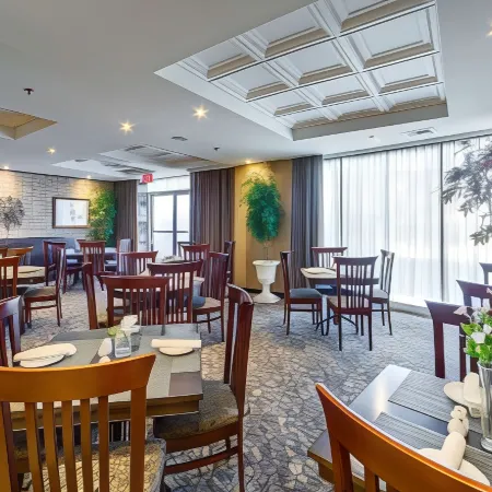 Monte Carlo Inn Airport Suites