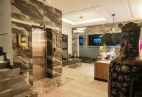 Queen Boutique Hotel Simpang Lima Hotels in Candisari
