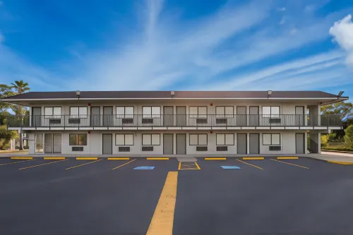 HomeTowne Studios Orange, TX Hotels in Vinton