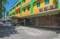 RedDoorz near Nagoya Citywalk Batam 2 Hotels in Nagoya