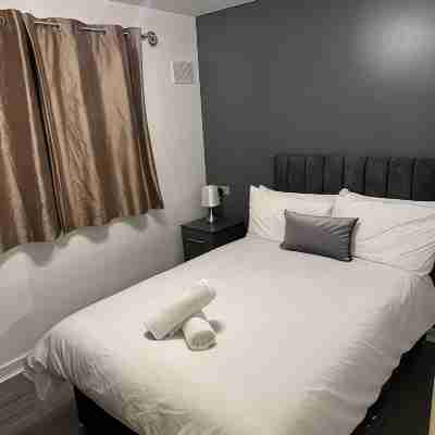 Remarkable 2-Bed Apartment in Wolverhampton Rooms