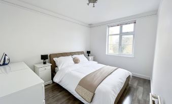 Bright and Spacious 2-Bed Apartment in Sutton