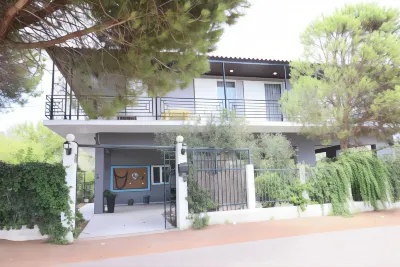 Captain's Spacious House Near the Beach - Happy Rentals Hotels near Pyrgos